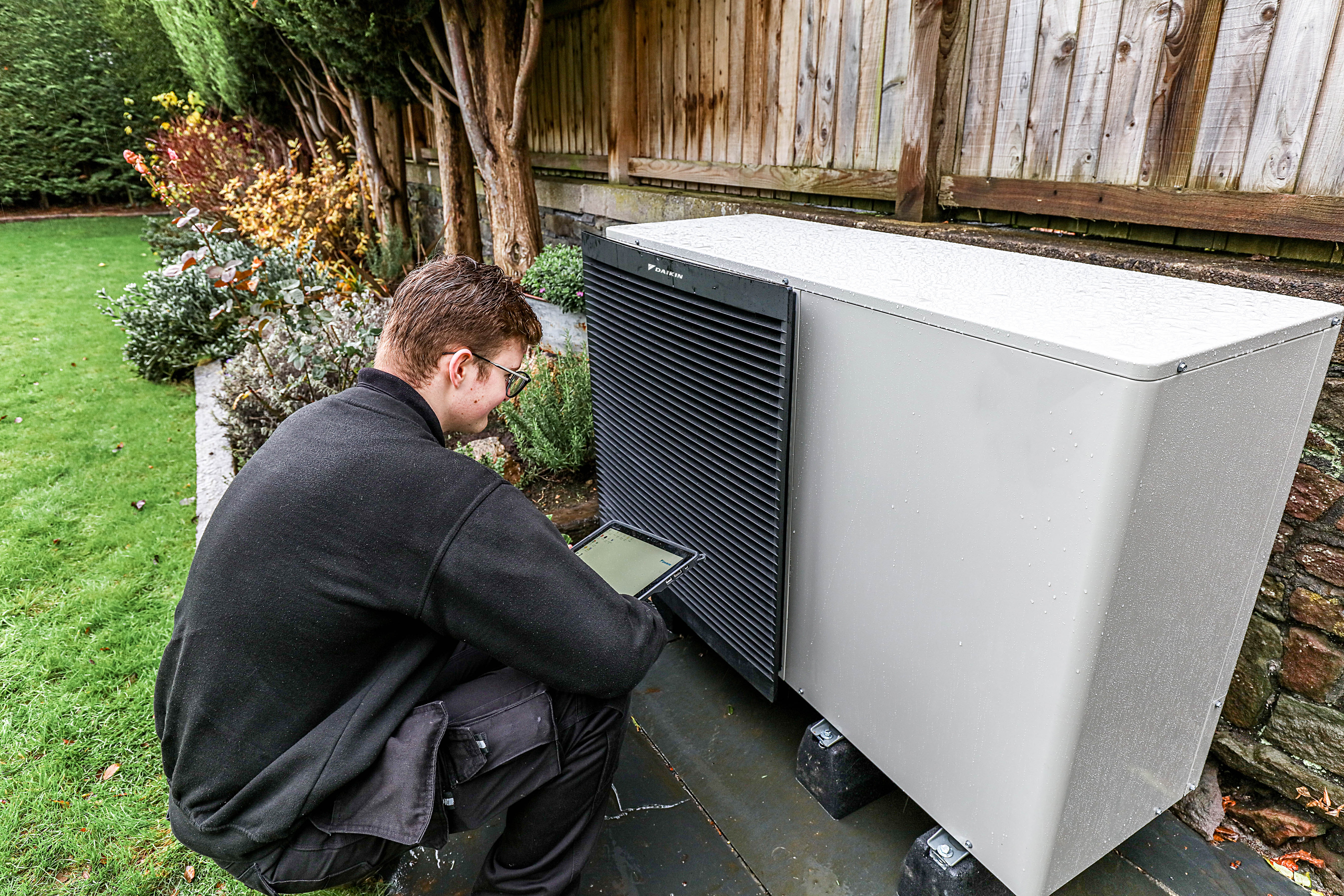 Renewable energy system commissioning
